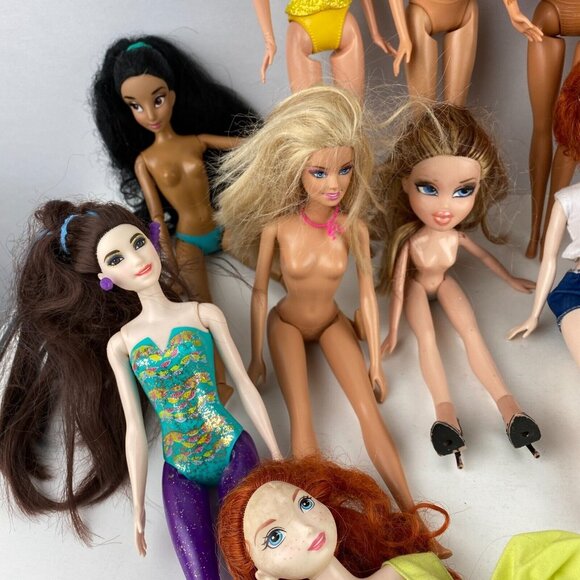 Barbie & Misc Dolls Lot #1 Wedding Dress Earrings Mixed Girls Pretend Play - Picture 7 of 9